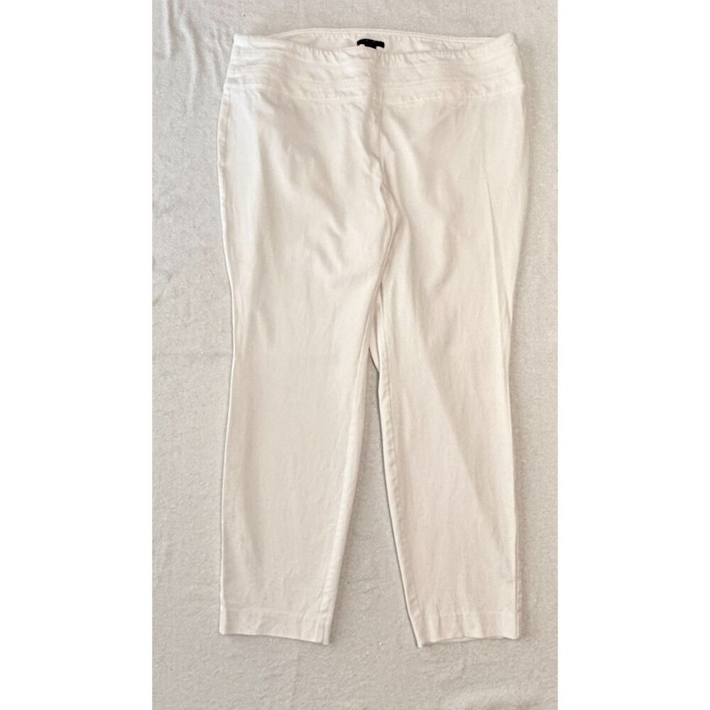 New without tags Alfani Woman white pull on pants. Size 18W